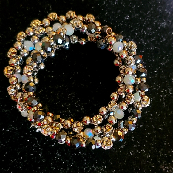 Black and silver wrap-around beaded bracelet - Picture 4 of 4